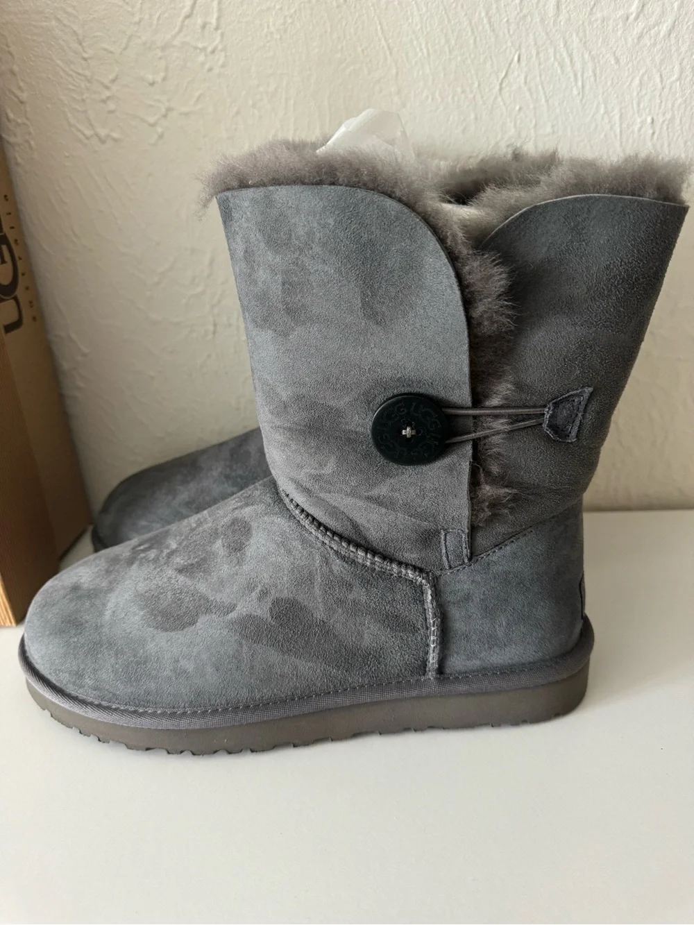 UGG Bailey Button Boot Sz 9